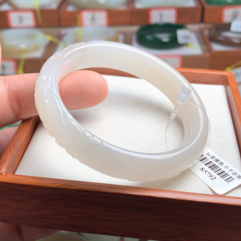 【闪购商品】和田玉手镯未镶嵌58.2