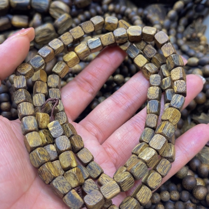 沉香手串金沙叶桶珠6x8多圈23.4