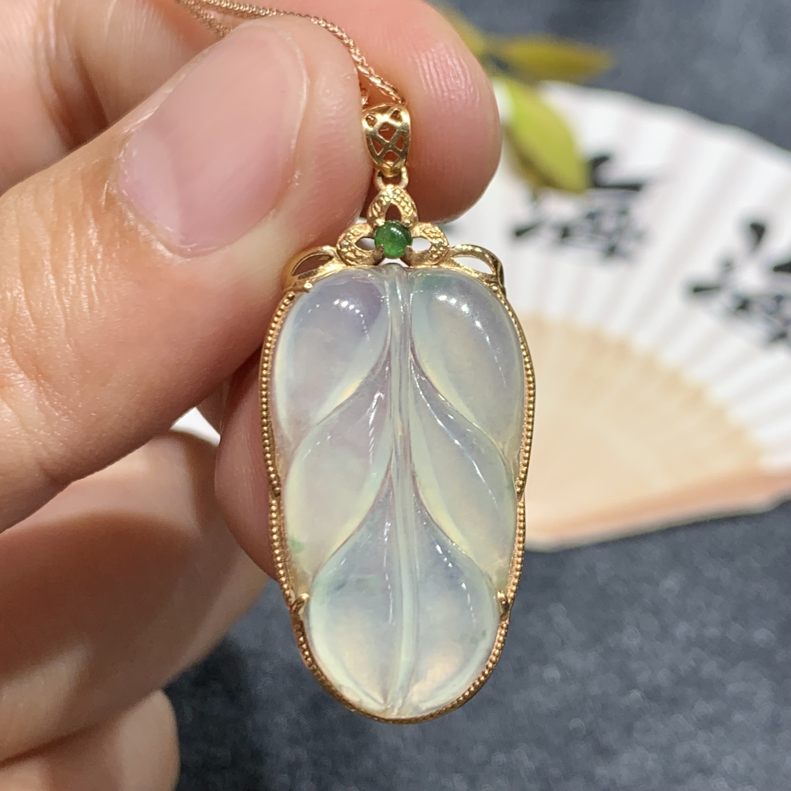 18k金天然A货翡翠精品树叶吊坠