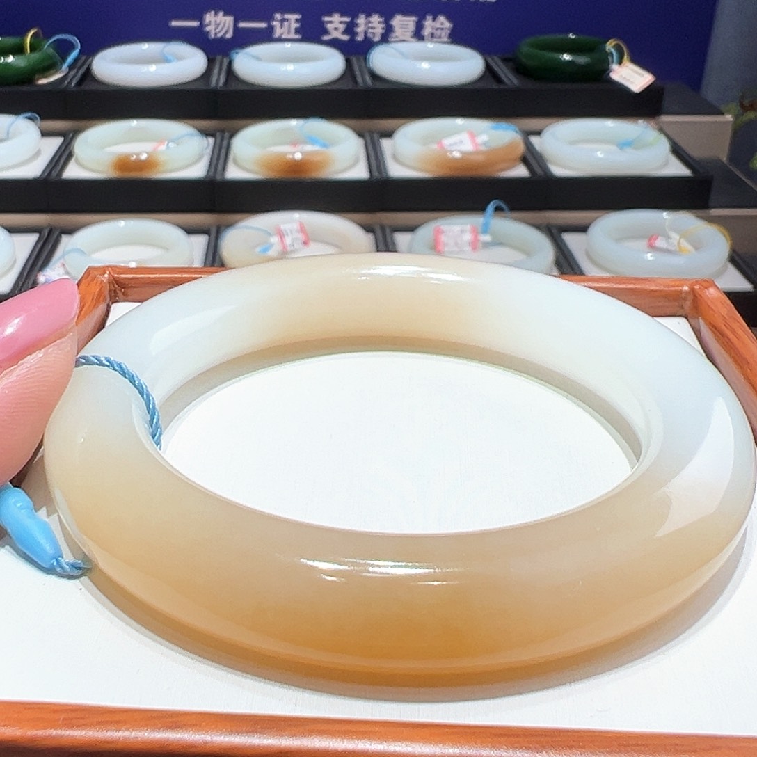 未镶嵌手镯和田玉