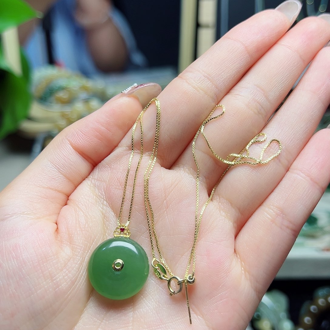 和田玉18K金镶嵌颈饰