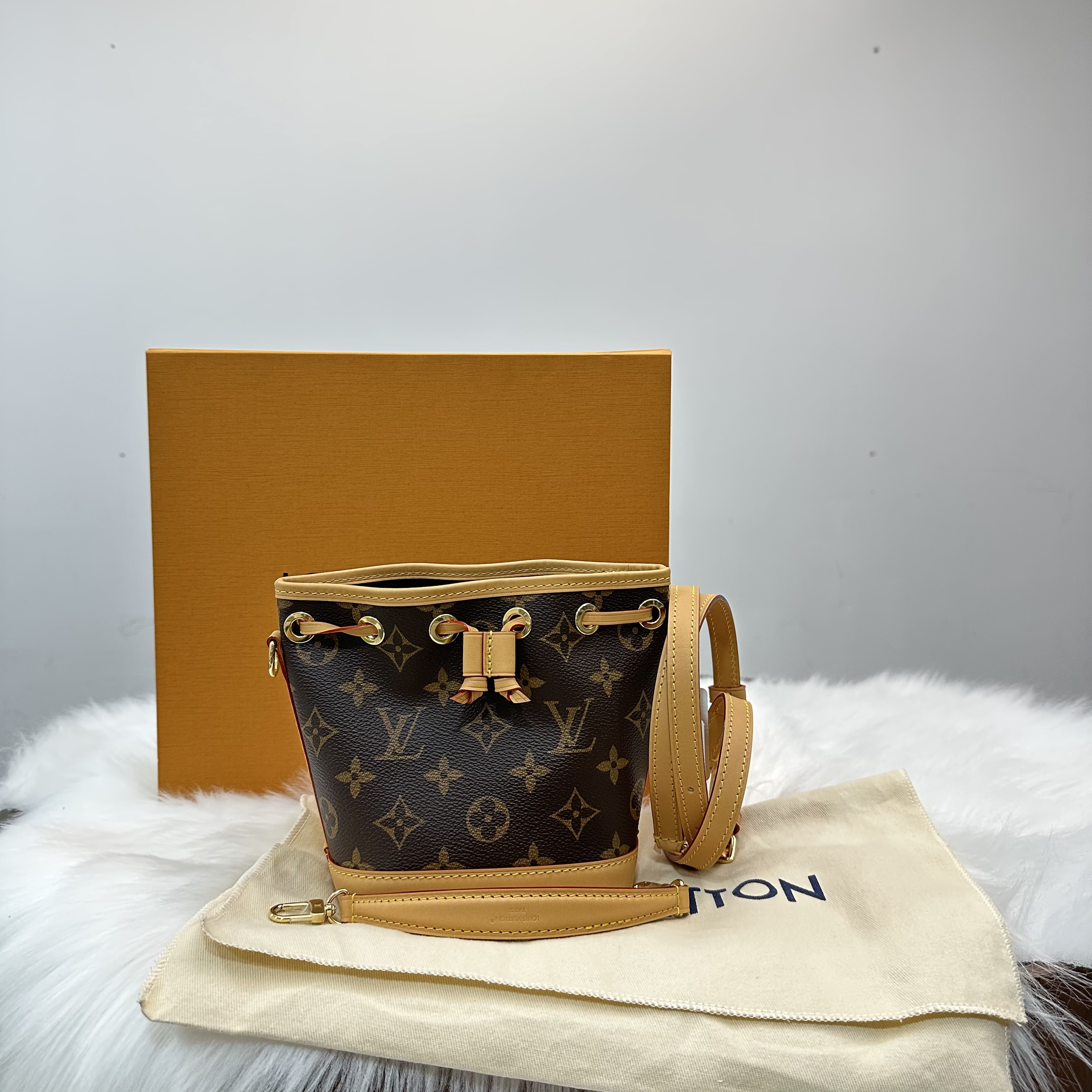 未使用 LouisVuitton/路易威登 老花Neo nano水桶包 NE591359