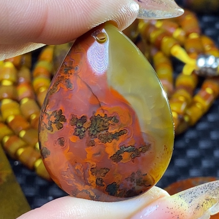 玛瑙/玉髓颈饰未镶嵌