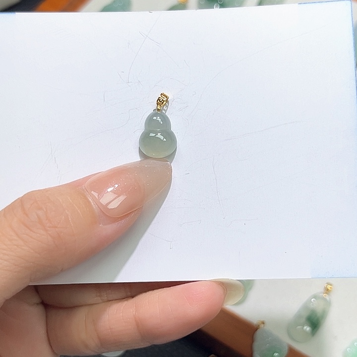 颈饰18K金镶嵌翡翠