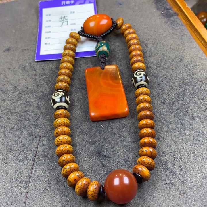 星月菩提吊坠手持