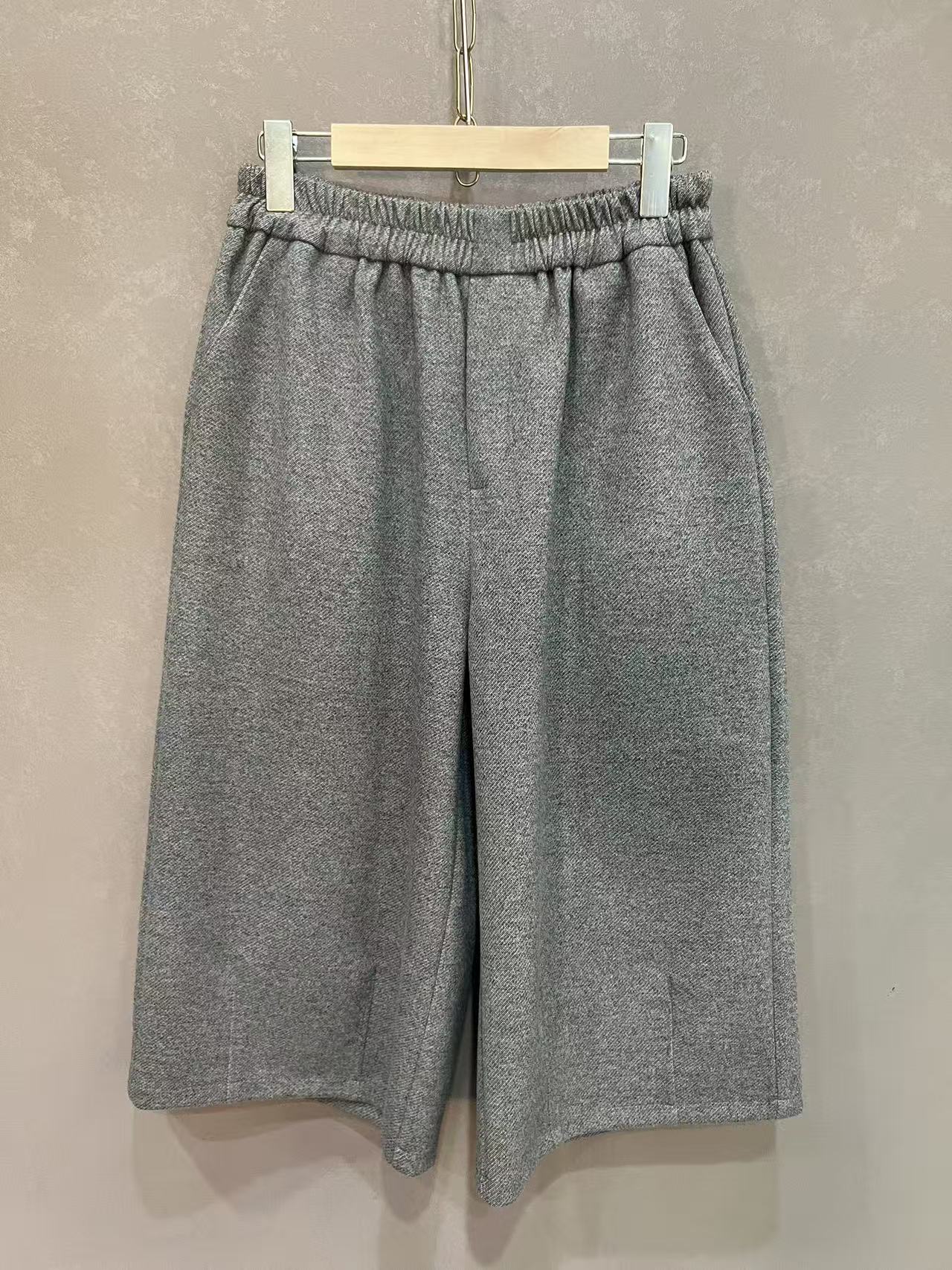 369-002两色女款裤子