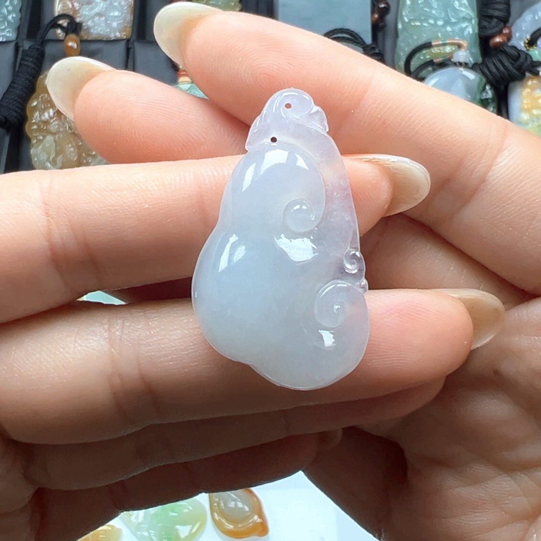 翡翠颈饰未镶嵌如意