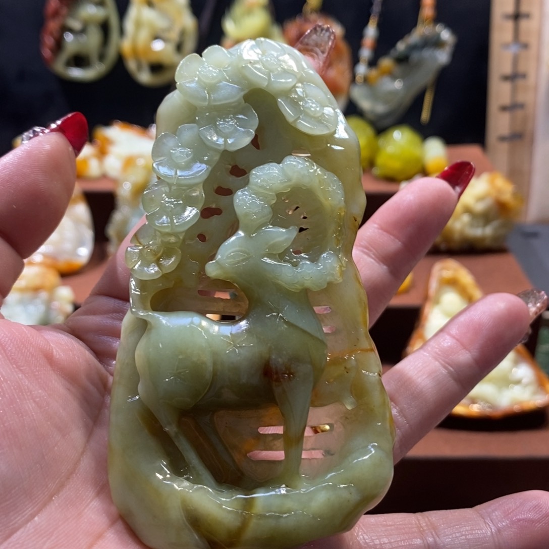 蛇纹石玉颈饰未镶嵌