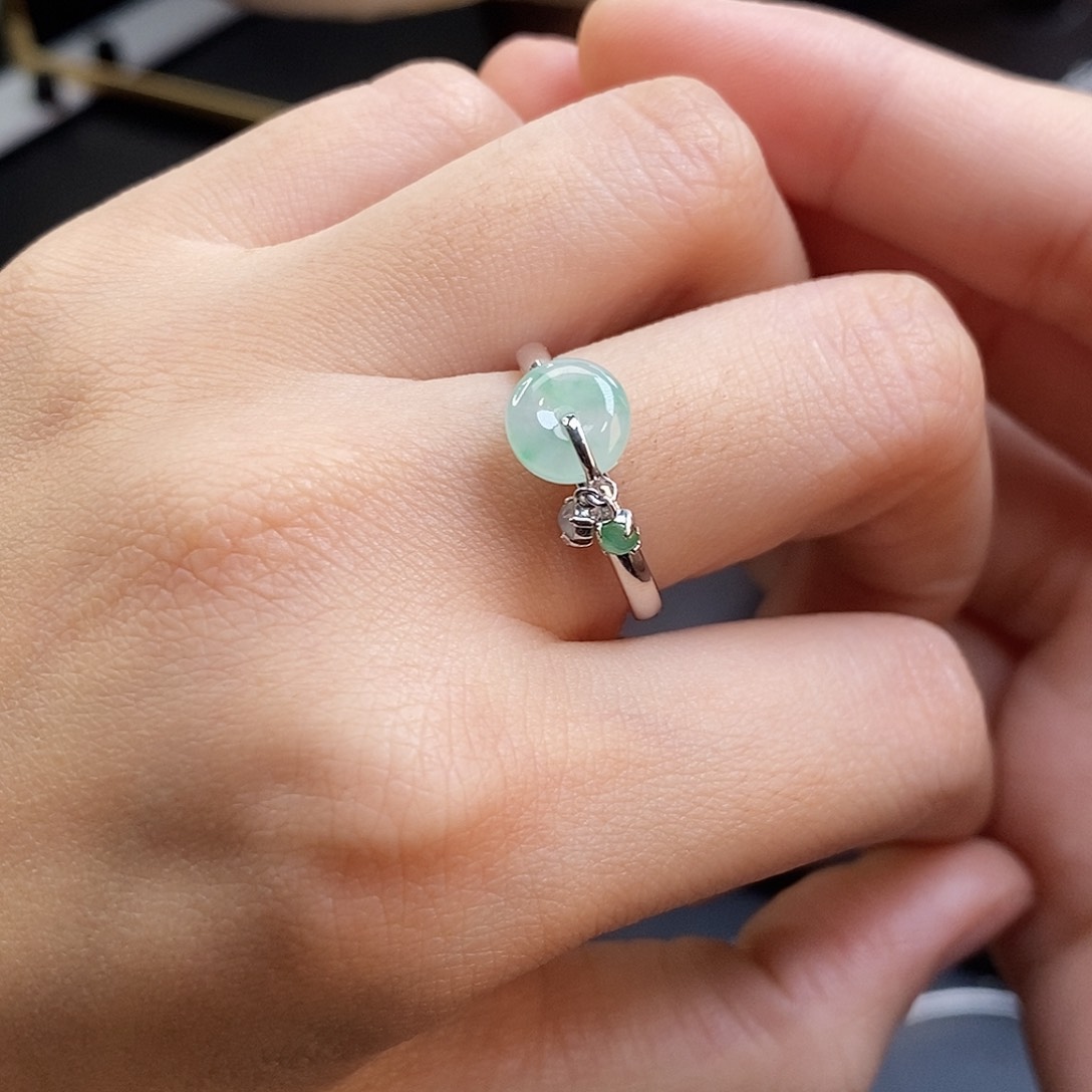 颈饰银S925镶嵌翡翠17999