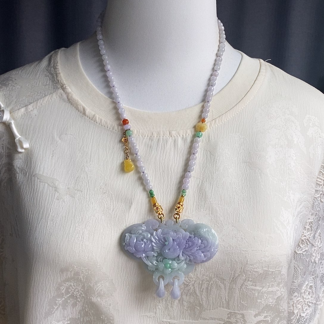 翡翠未镶嵌吊坠(赠链)