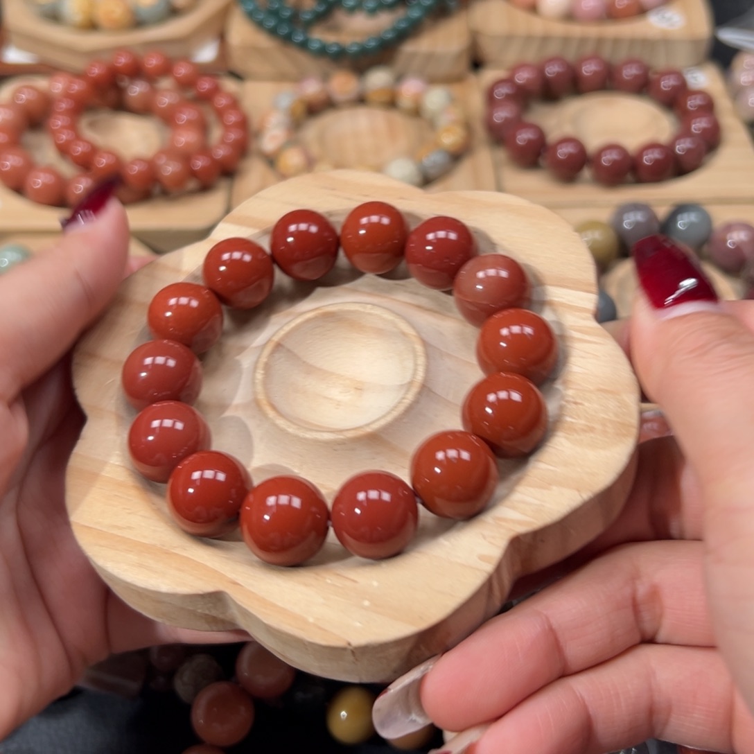 泼****石英质玉未镶嵌手链51