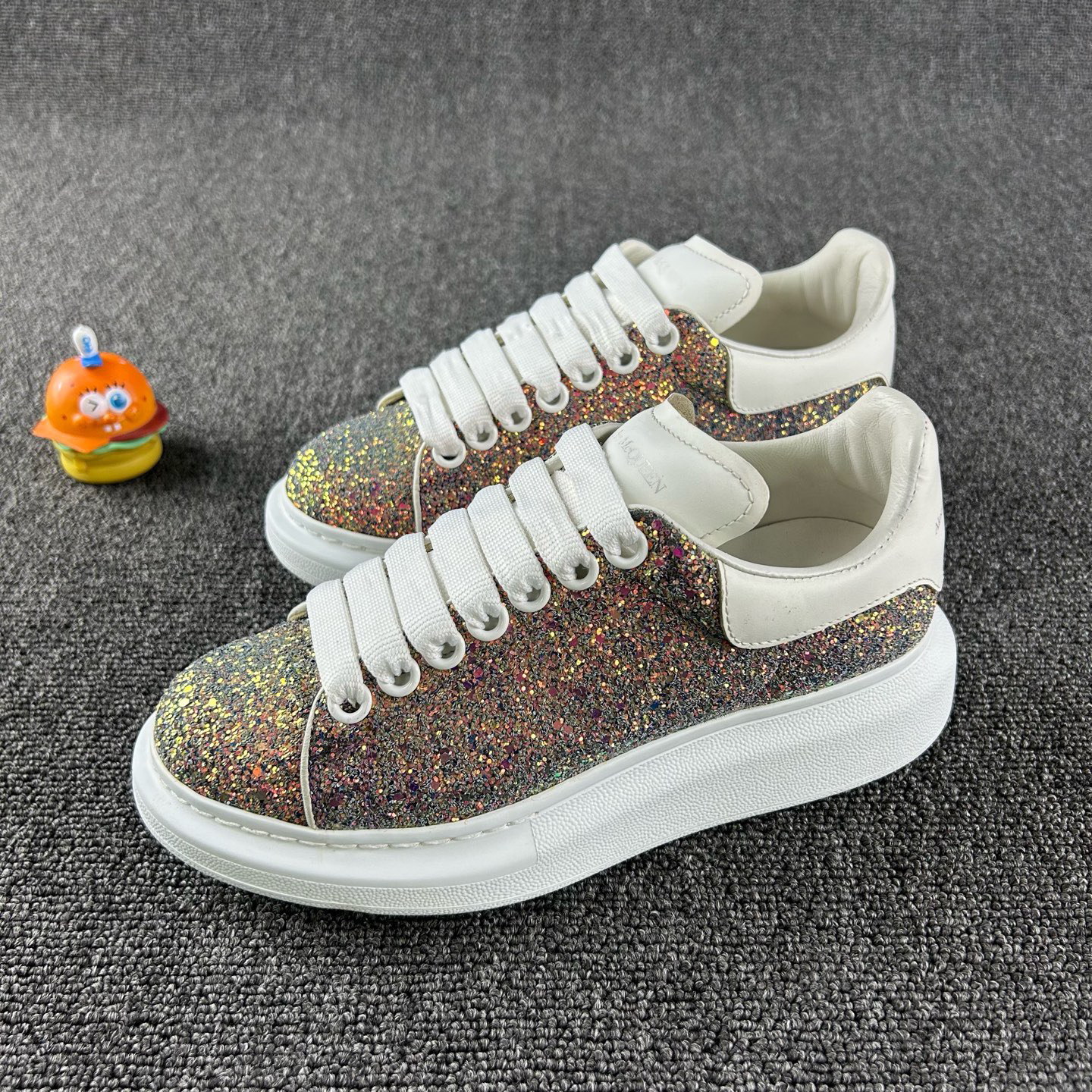 95新 Alexander McQueen/亚历山大·麦昆 亮片小白鞋36.5码 HB5217