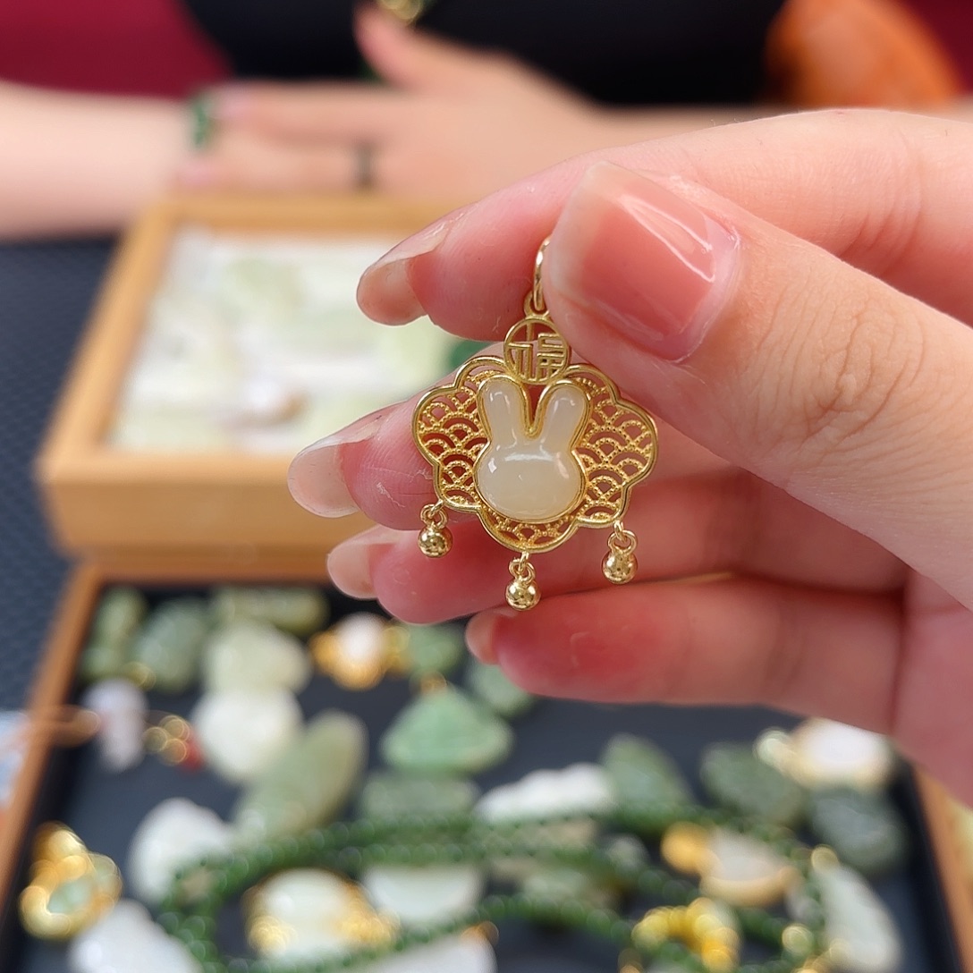 和田玉银S925镶嵌颈饰兔子吊坠