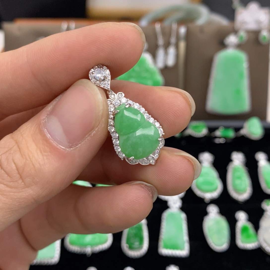 翡翠颈饰银S925镶嵌天然翡翠