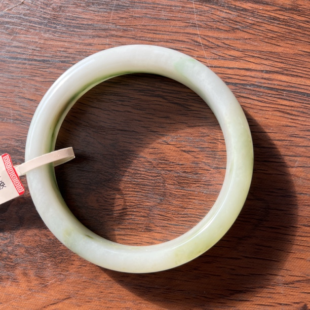 天然独山玉绿白飘花福镯