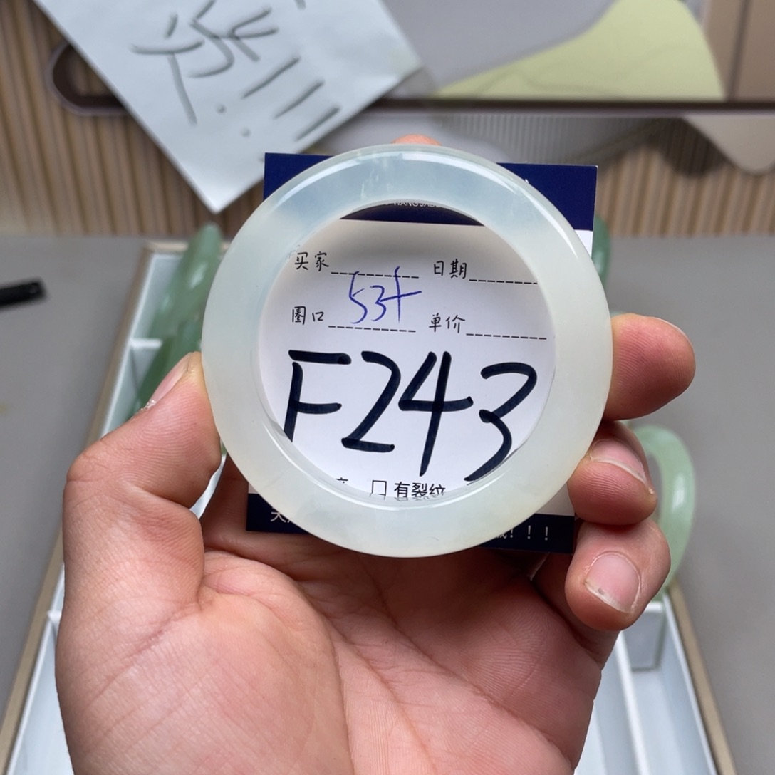 岫玉手镯手镯未镶嵌