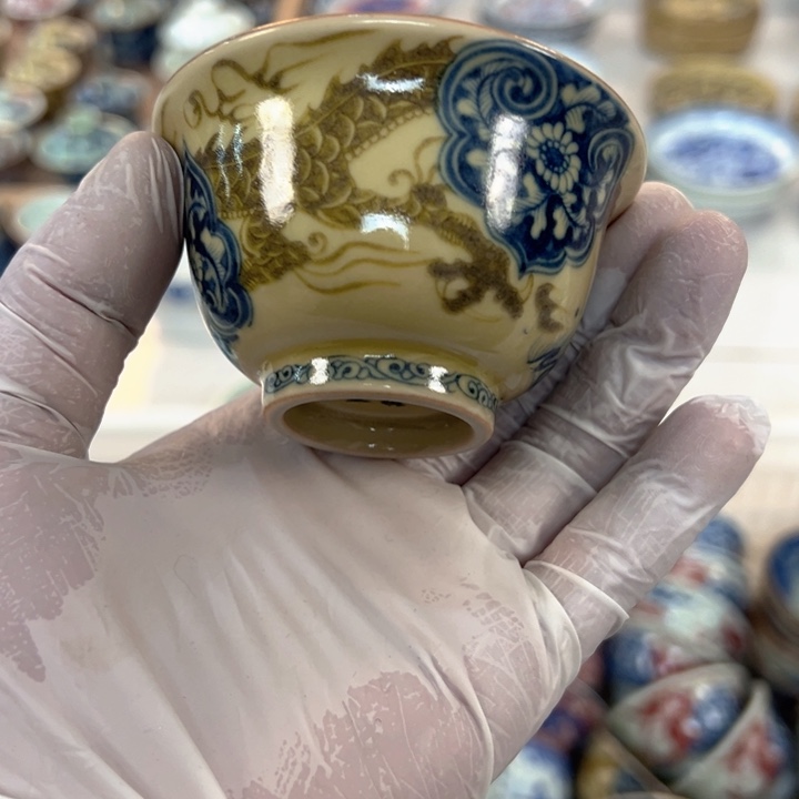 瓷片白青花釉里金穿花龙压手杯主人杯全品