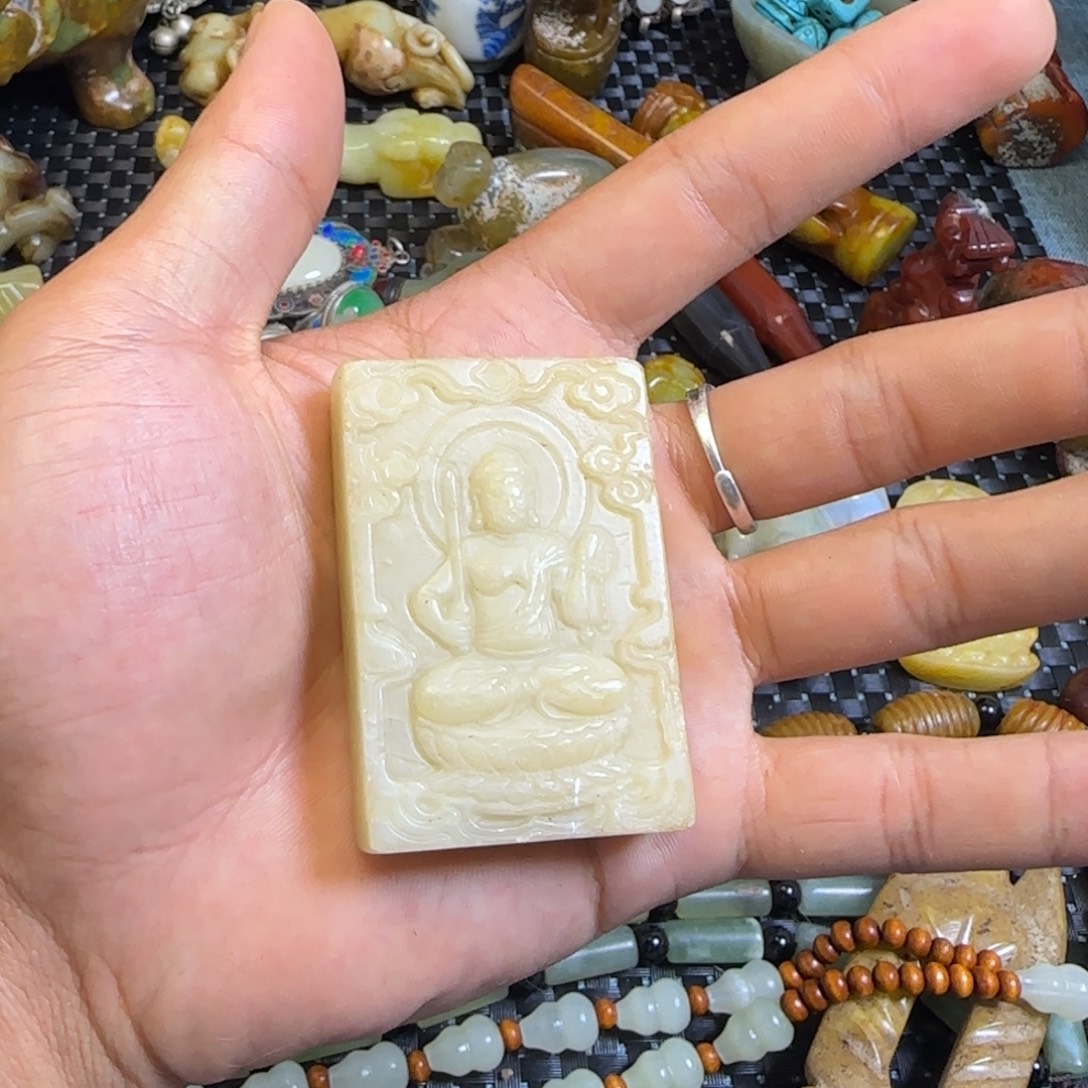 未镶嵌蛇纹石玉颈饰