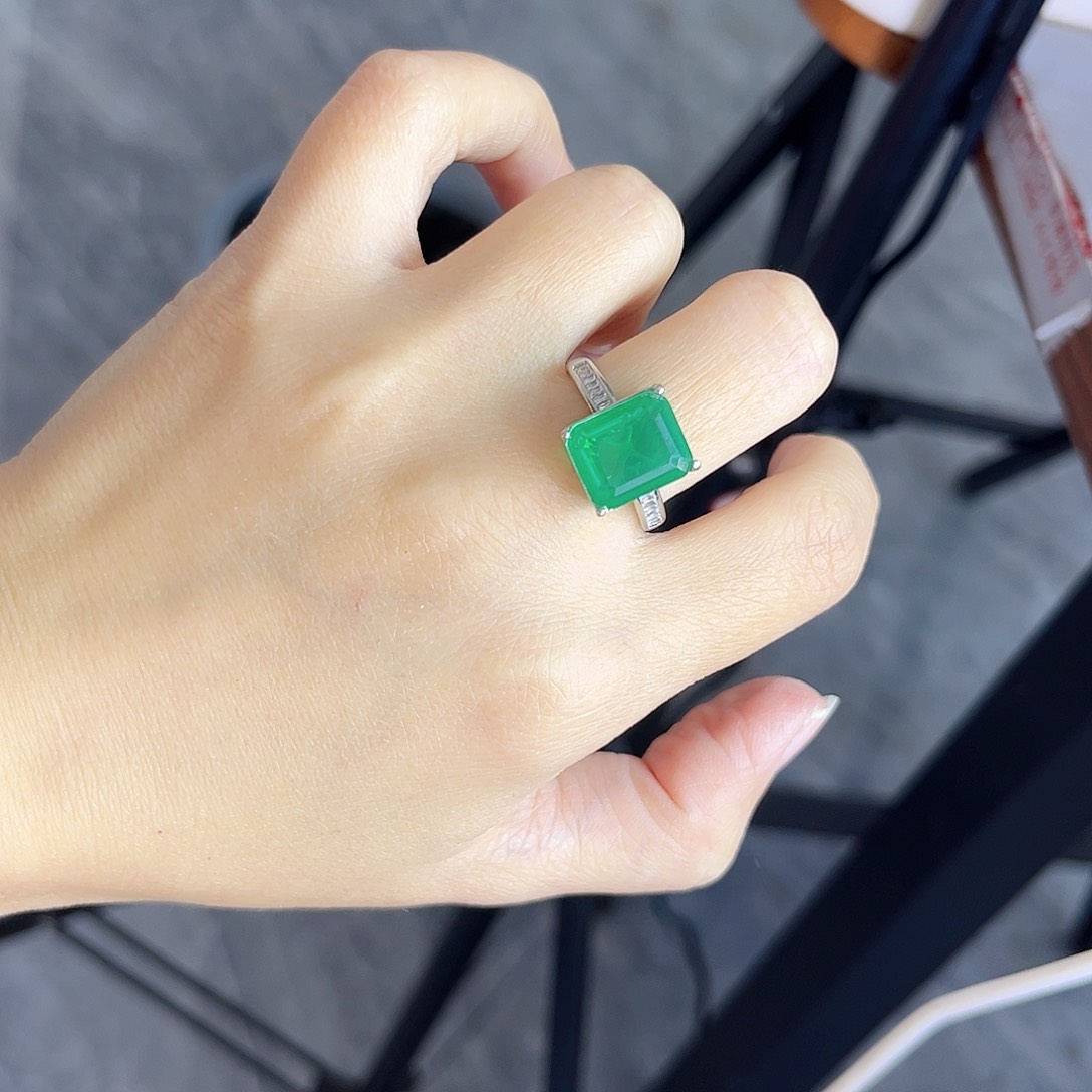 银S925镶嵌戒指祖母绿