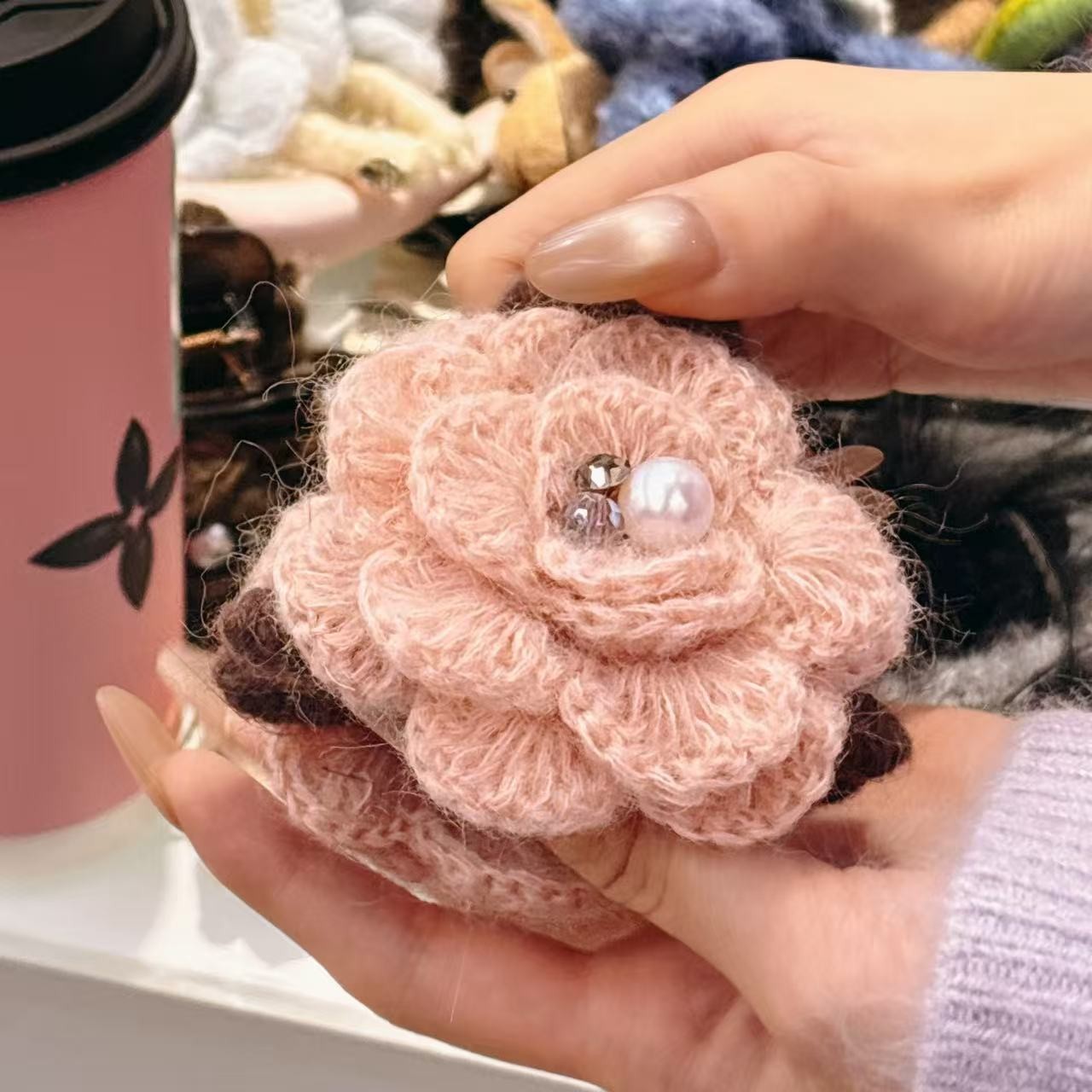 粉色钩织小花朵抓夹
