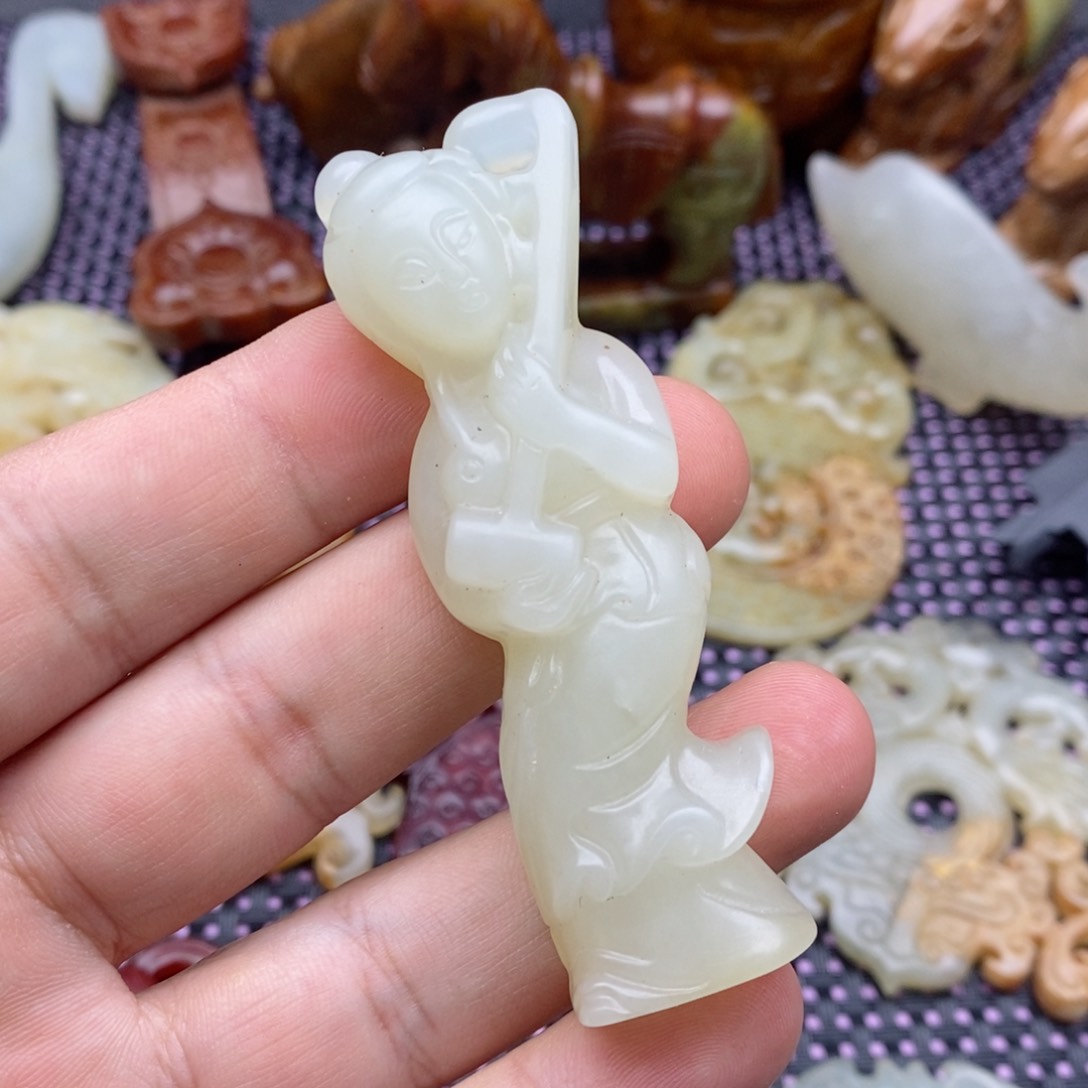 蛇纹石玉颈饰未镶嵌