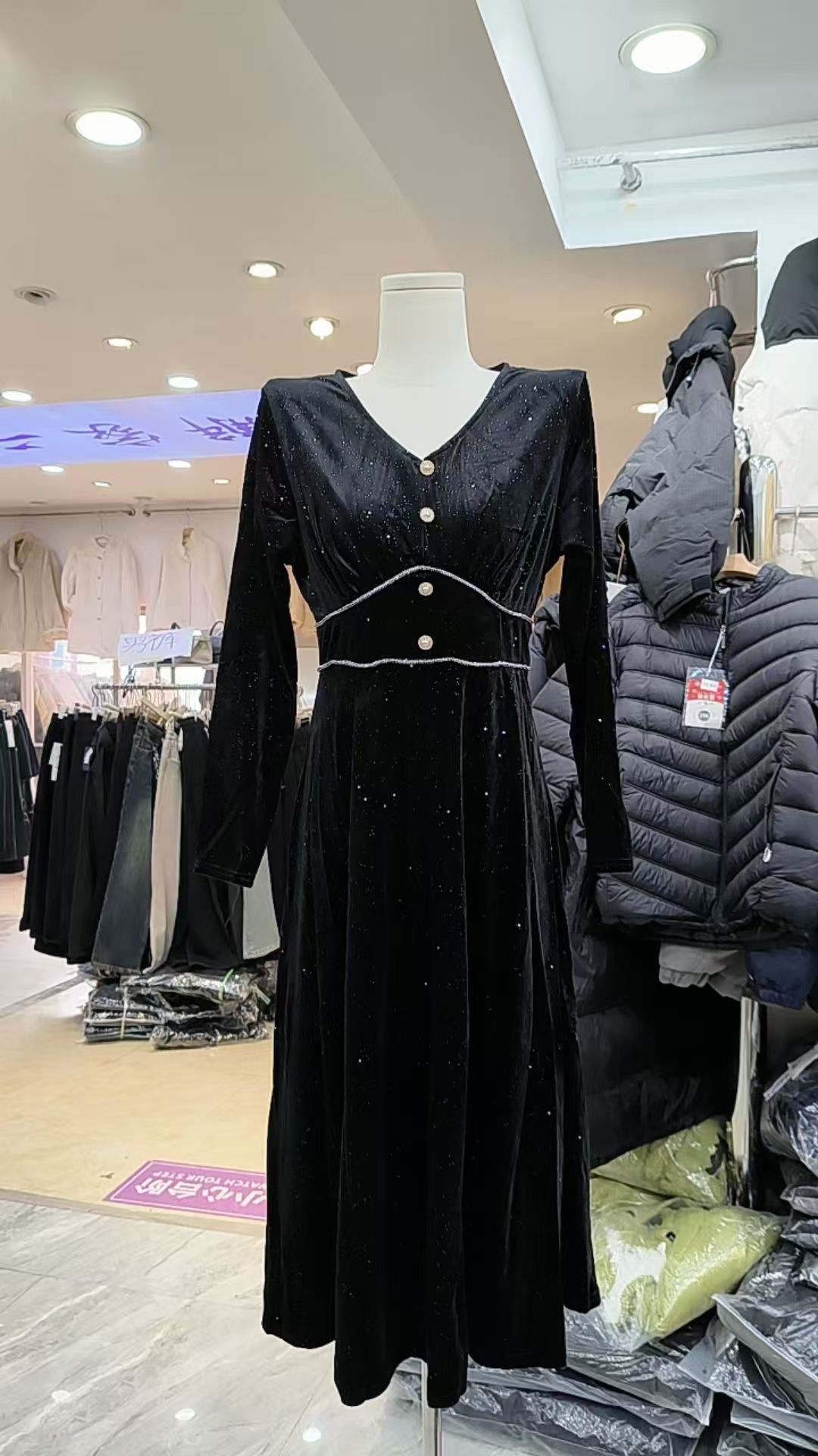 12183#春秋气质轻奢长袖丝绒亮片V领连衣裙 