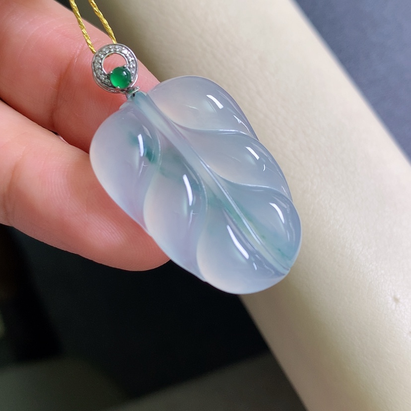 【闪购商品】翡翠颈饰18K金镶嵌叶子