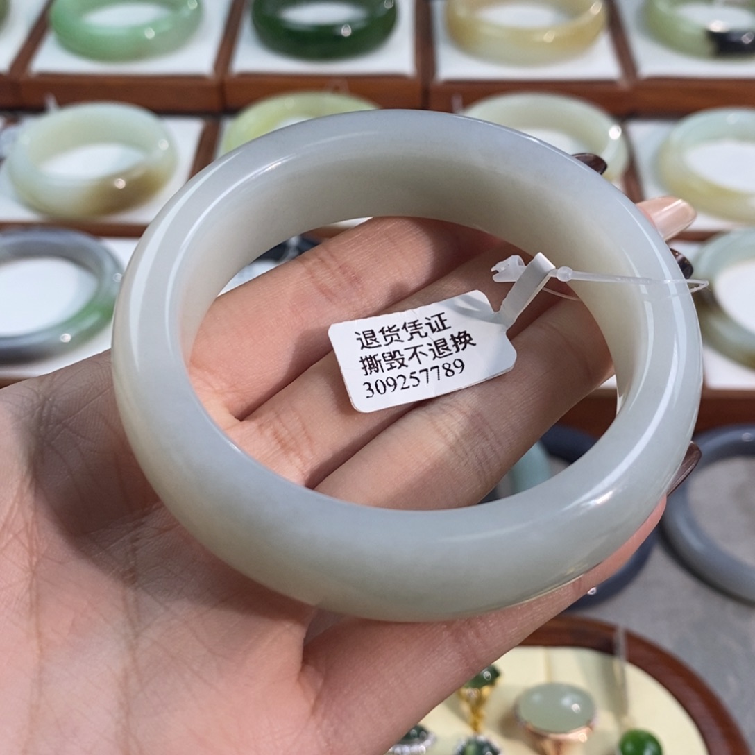和田玉未镶嵌手镯且末白玉飘青花60➕