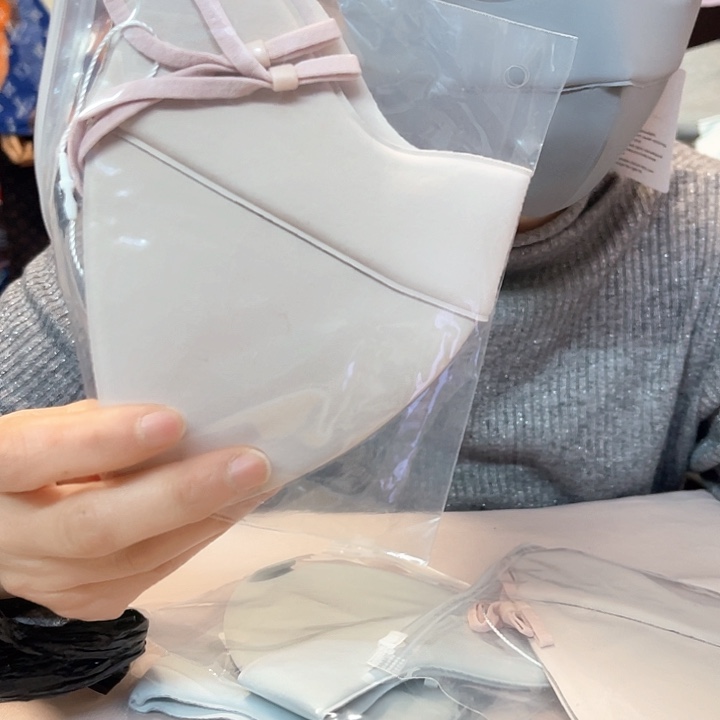 粉色口罩一个粉色口罩一个