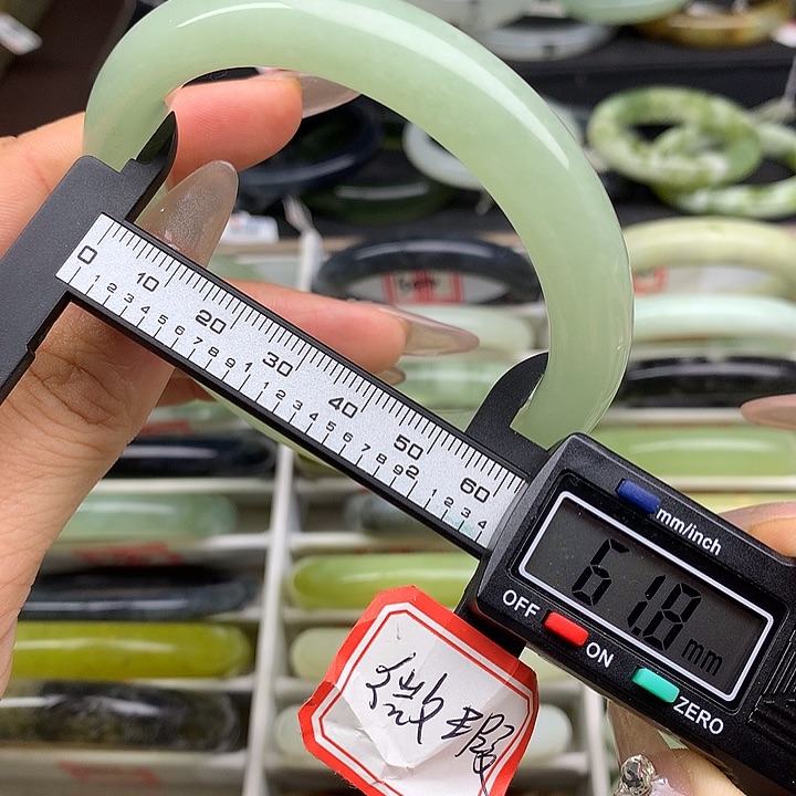 蛇纹石玉未镶嵌手镯482