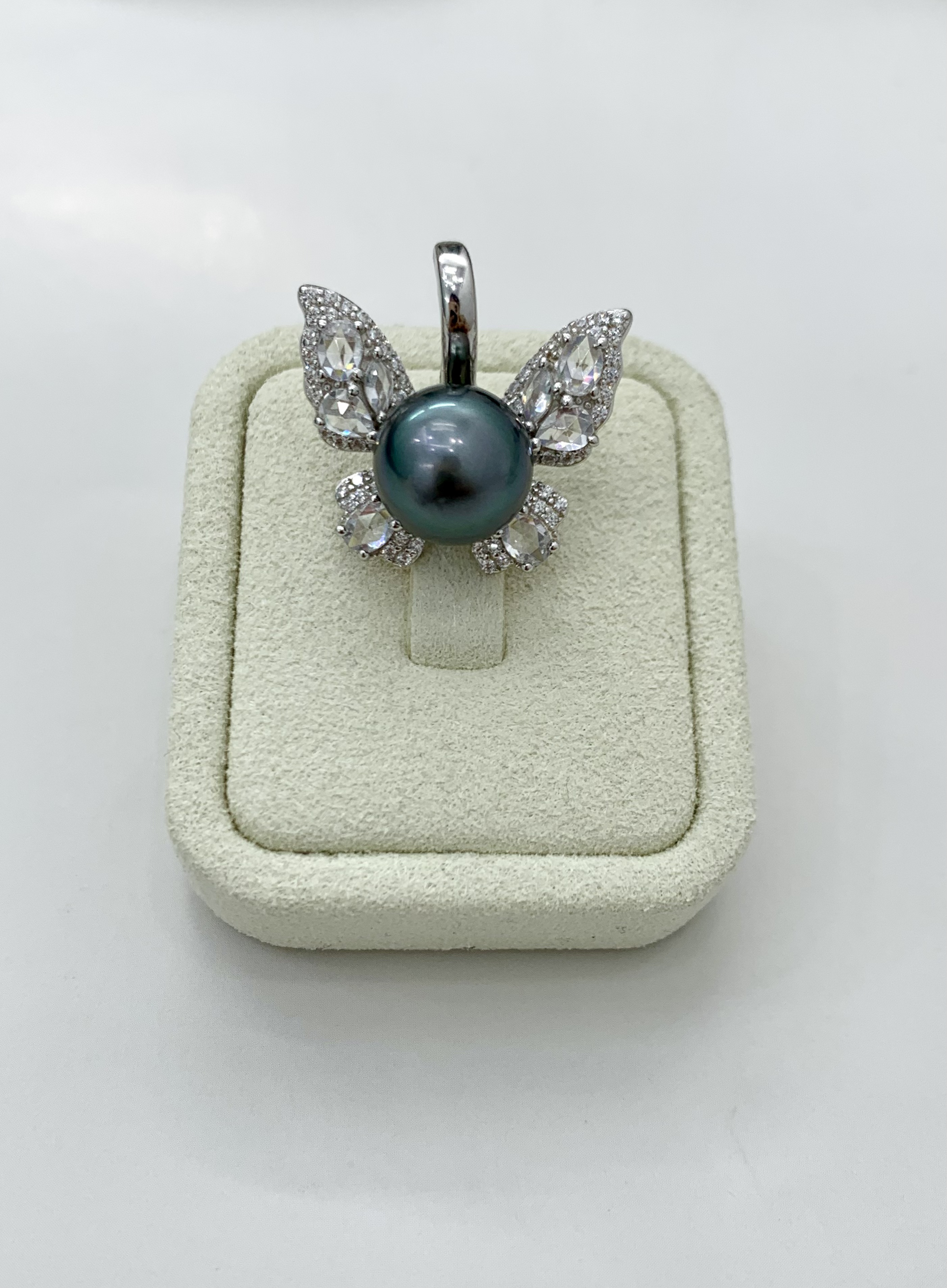 一米珍珠大溪地海水珍珠苍松绿珍珠吊坠蝴蝶款小众设计轻奢珠宝