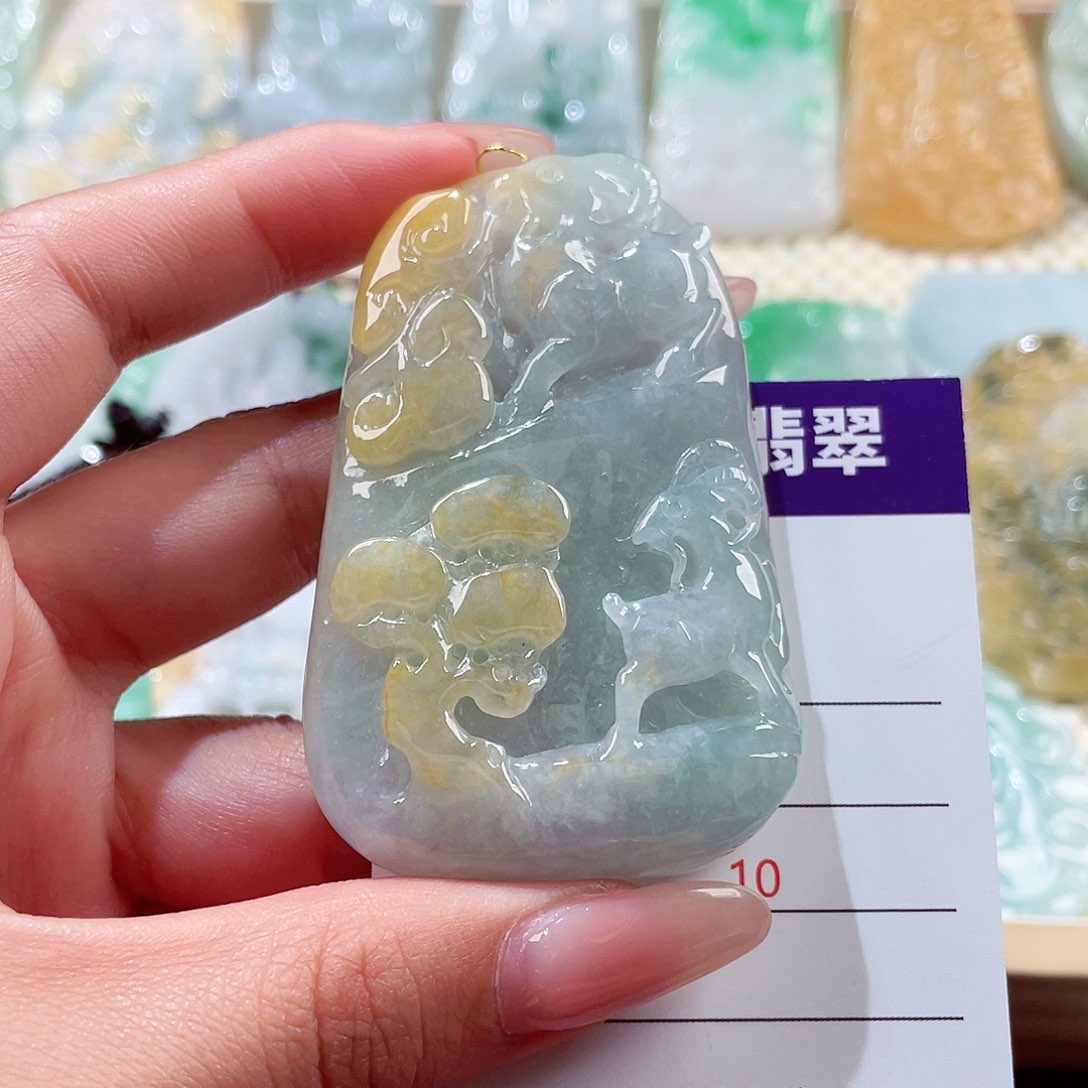 翡翠未镶嵌颈饰羊
