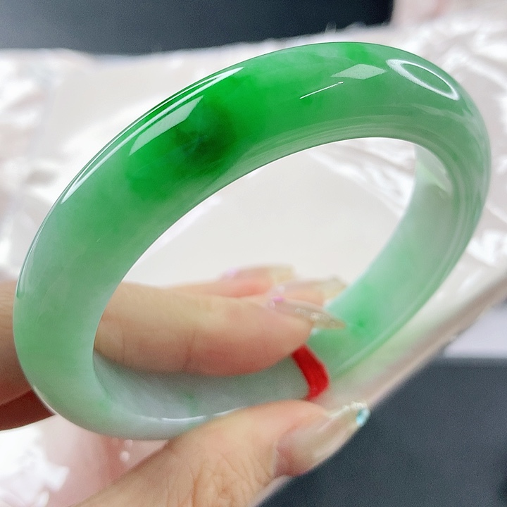 未镶嵌手镯翡翠，823