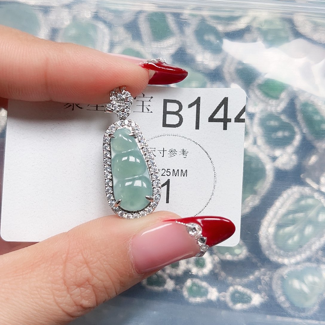 翡翠颈饰未镶嵌翡翠144