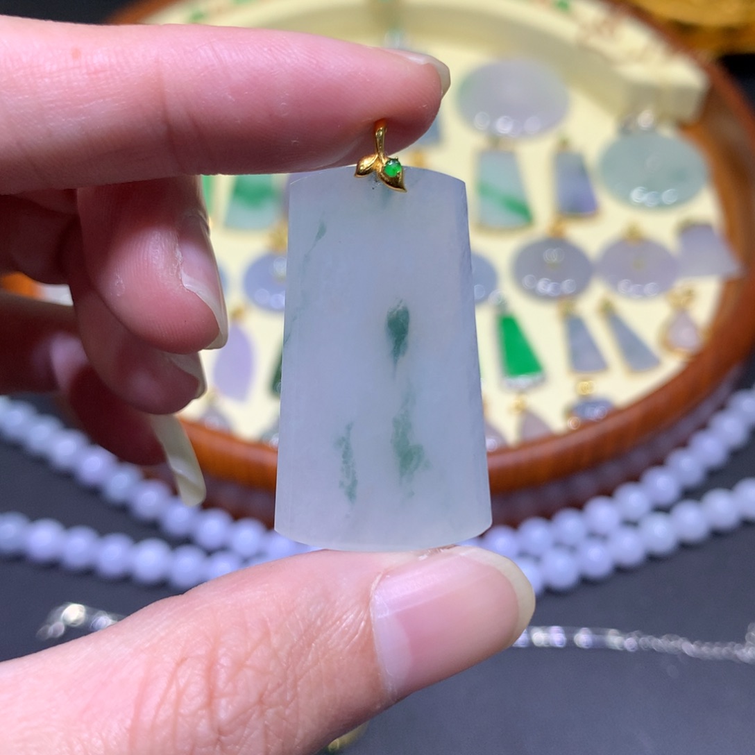 翡翠吊坠(不含链)18K金镶嵌