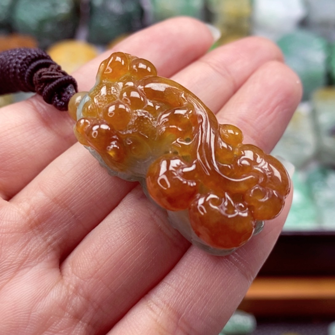 翡翠颈饰未镶嵌翡翠