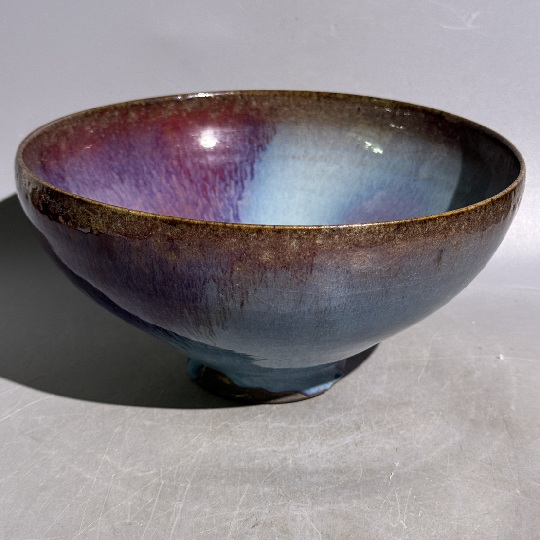 钧窑碗，口直径19cm，高9.1cm，底有残品如图，老钧瓷，旧藏，喜欢的来