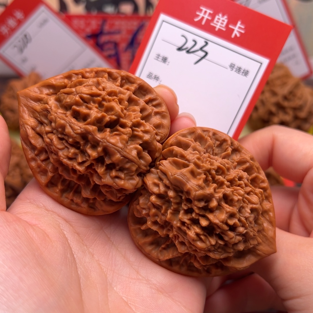 文玩核桃把件5.0麒麟纹223