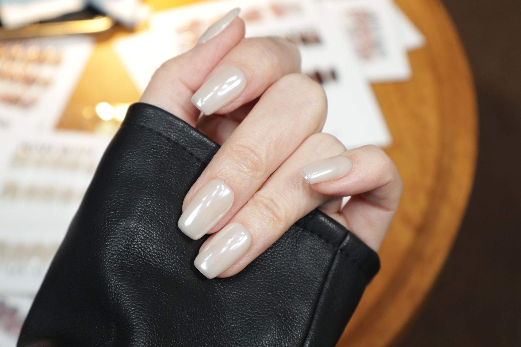 057白珍珠纯手工穿戴甲显白轻奢新款高颜值甲片高级感秋冬美甲