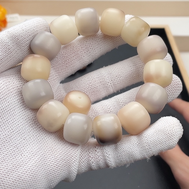 一***鹿吊坠白玉菩提卡18正桶通货