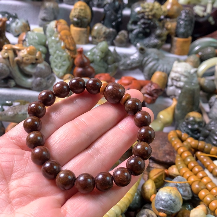 未镶嵌岫岩河磨玉（透闪石质玉）把件