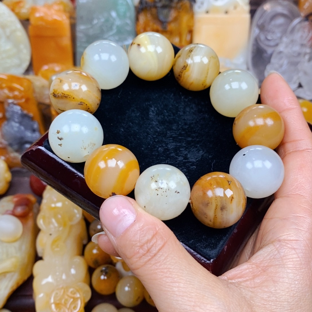 石英质玉（黄龙玉）未镶嵌颈饰