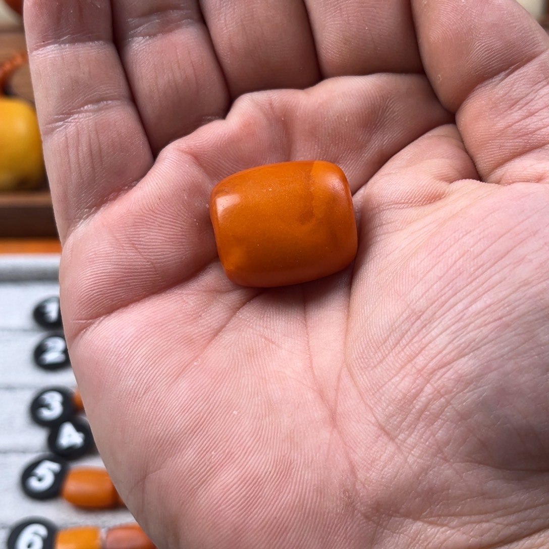 和***计蜜蜡未镶嵌颈饰老蜜蜡