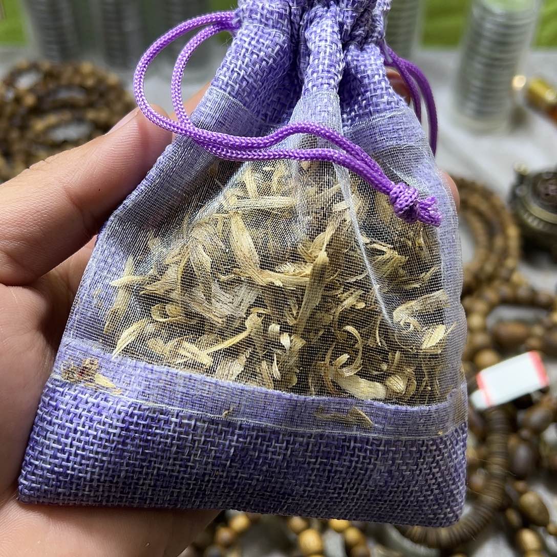 沉香碎屑沉香勾丝香囊1个