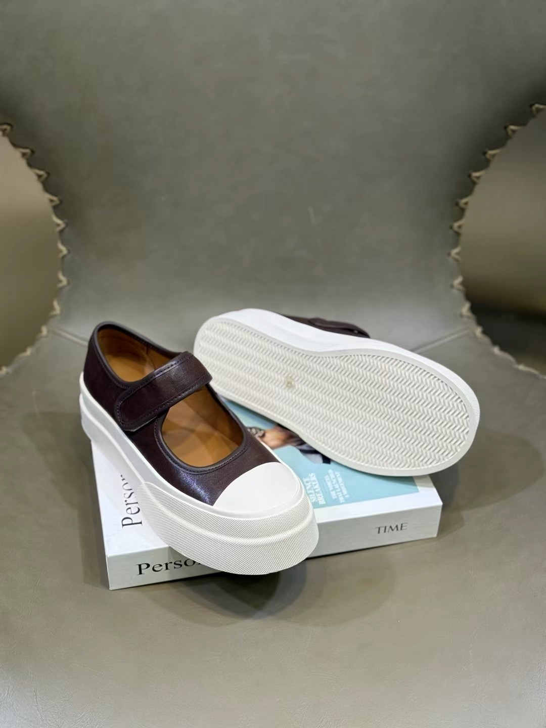 松糕底魔术贴圆头休闲白色运动夏季厚款单鞋时尚鞋子休闲玛丽珍