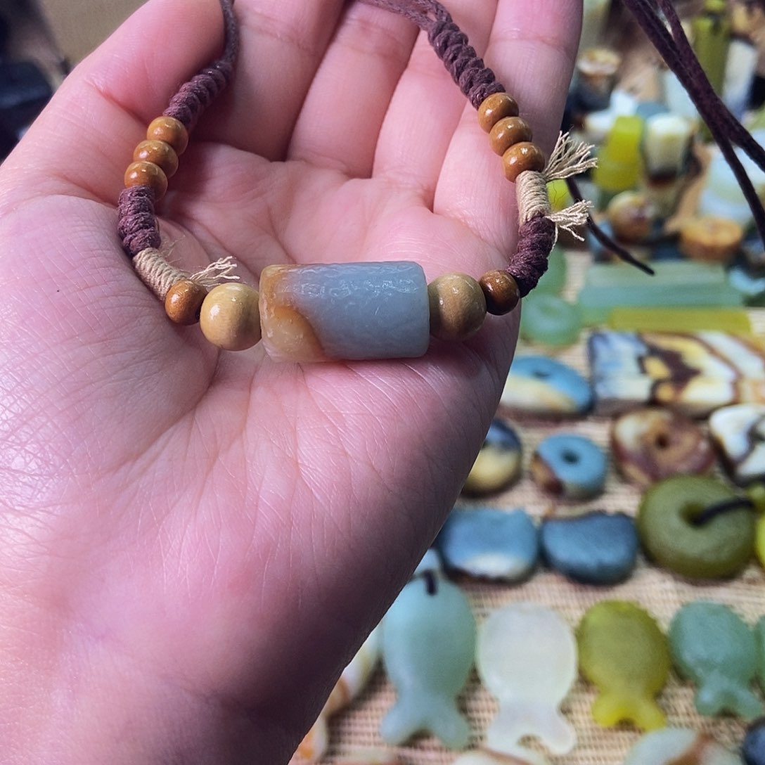 未镶嵌蛇纹石玉挂件