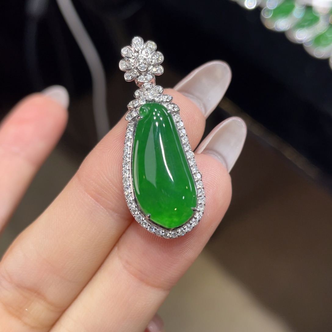 翡翠颈饰18K金镶嵌天然缅甸翡翠a货