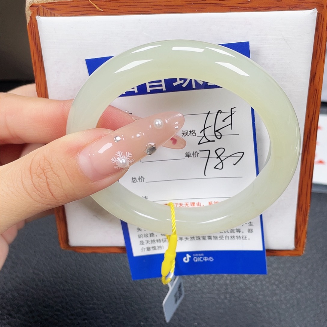 和田玉手镯未镶嵌