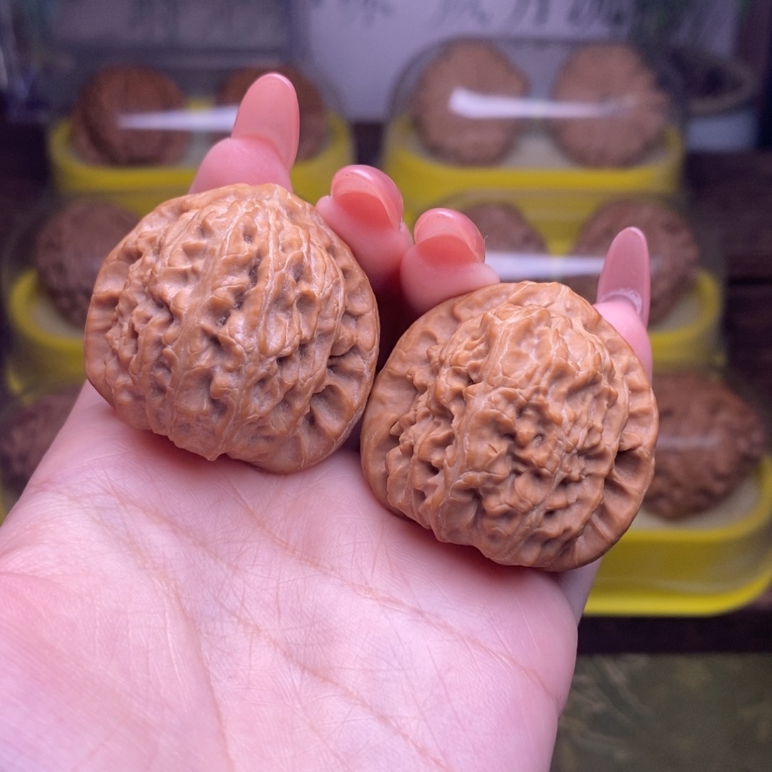 文玩核桃吊坠全品36+三角白狮子头180