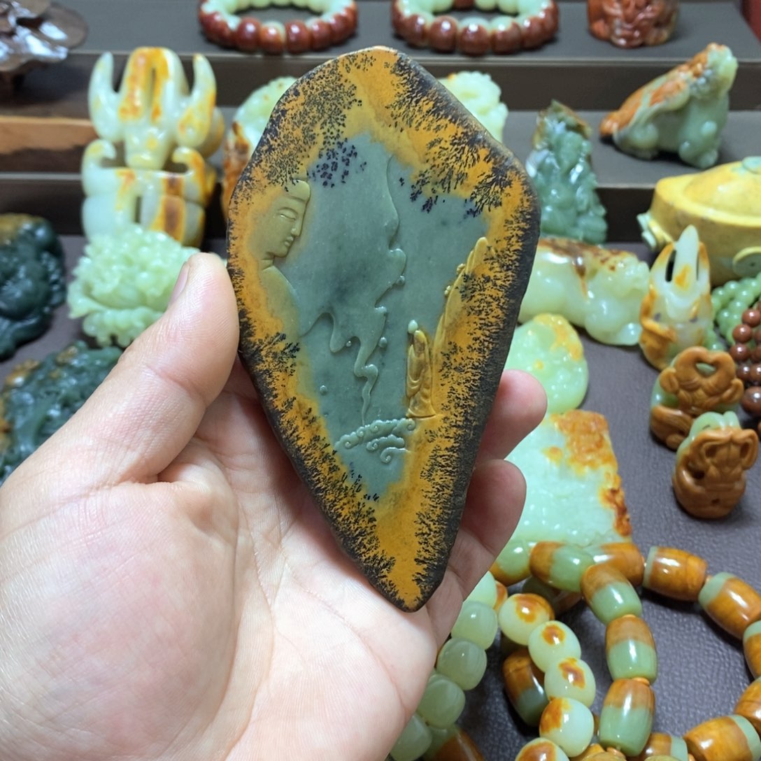 岫岩河磨玉（透闪石质玉）未镶嵌一心向佛，小摆件